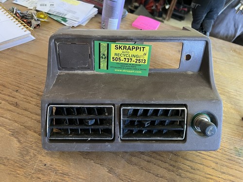 B002 1979 Subaru Radio Bezel - Foto 1 di 7