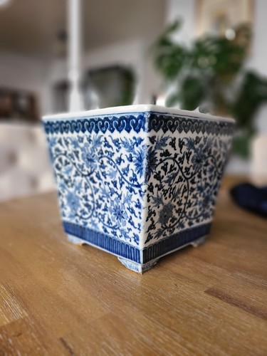 Rare Chinese Blue-And-White Jardiniere Depicting Lotus Scroll Qing Qianlong Mark - Picture 2 of 6
