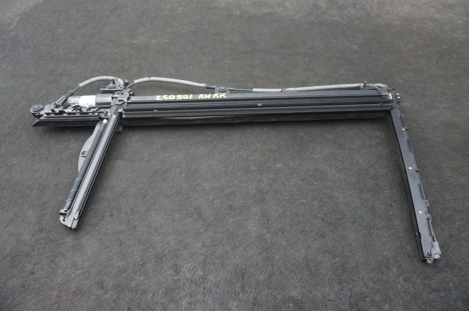 Persiana enrollable ventana puerta trasera derecha 51355A3CF72 BMW 760I xDrive 23-24 Foto 4 de 4