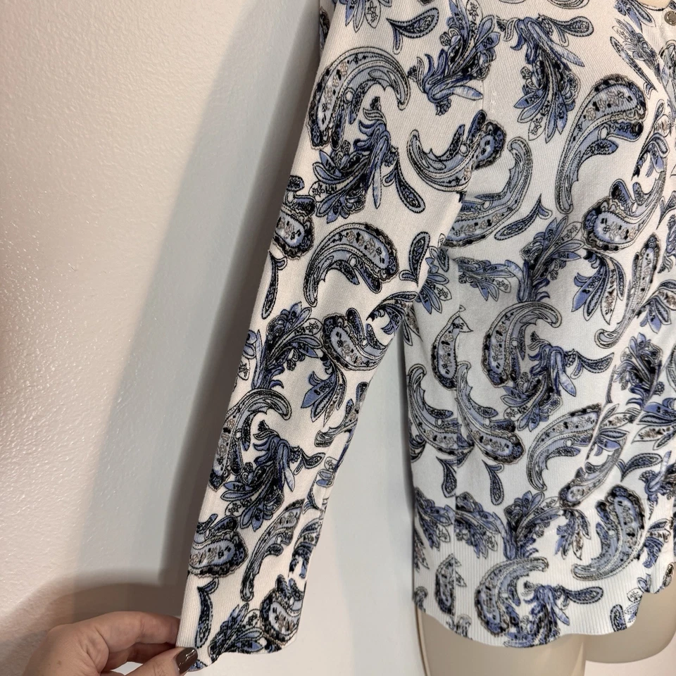 WHBM White House Black Market Cardigan Sweater M White Blue Paisley 3/4 Sleeve - Image 4 of 4