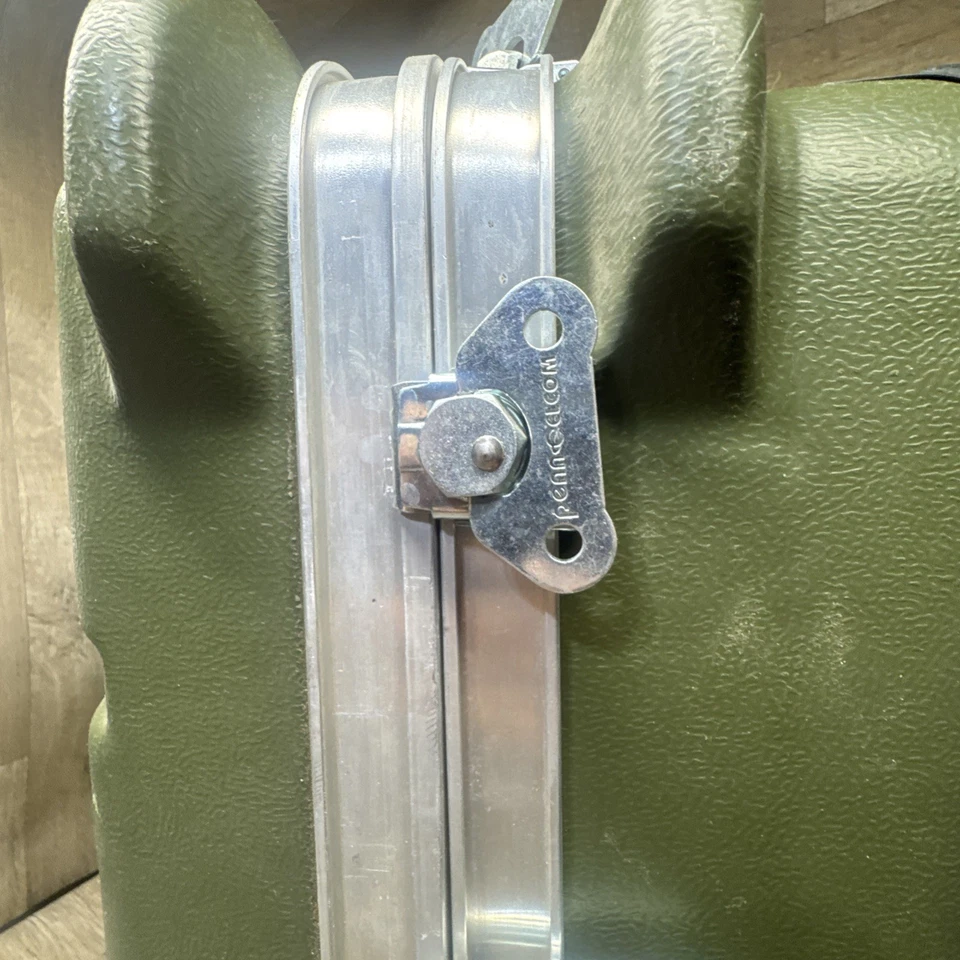 Hard Case 21x12x10 With Penn Elcom Latches - Image 3 of 4