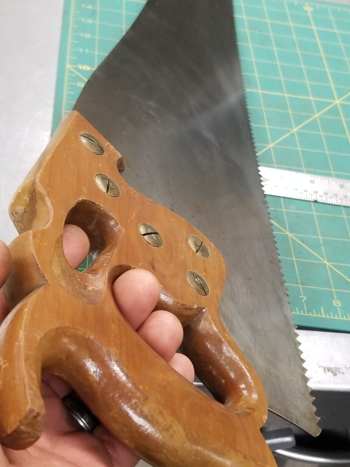 Vintage DISSTON HAND SAW D8, 5  TPI THUMBHOLE HANDLE USA CARPENTER TOOL