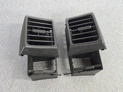 VERY NICE PAIR OF USED ORIGINAL PORSCHE 944 968 SIDE DASHBOARD AIR VENTS