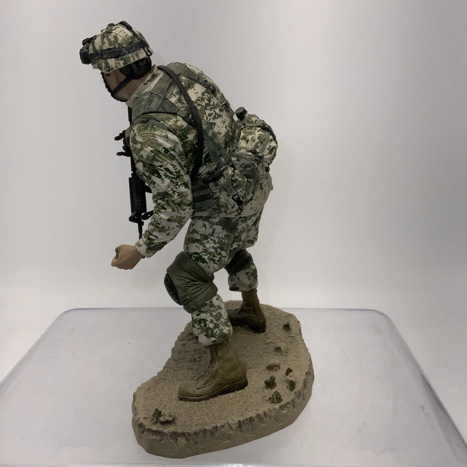 Figura de acción McFarlane Military Series - Army Infantry Grenadier Foto 3 de 4