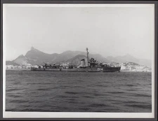 Brazilian Navy destroyer Araguari D14 in harbor photo 1960s