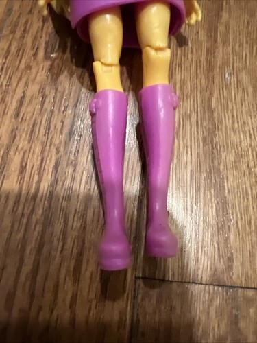 Figura de acción rara posable DC Super Hero Girls 6" STARBOLT - Imagen 3 de 7