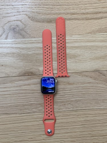 Apple Watch Series 9 41mm - GPS w/ 2 Nike Watch Bands - Picture 7 of 9