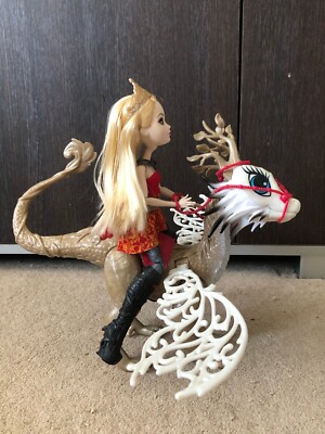 Ever After High Apple White Dragon Spiele Puppe mit Drache Braebyrn