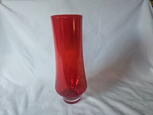 Scandinavian tall red glass vase, Circa mid-century modern (c) - Picture 2 of 13