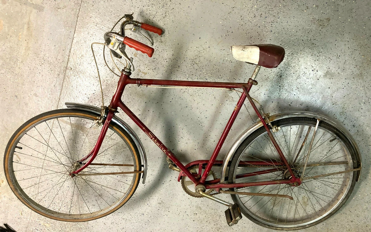 Schwinn 3 speed with chrome fenders original saddle and grips