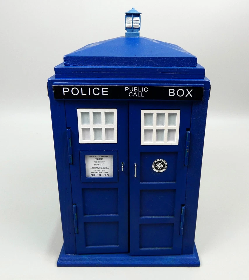 Doctor Who TARDIS Wooden Model with Opening Doors and Lid - Very Good Condition - Image 2 of 4