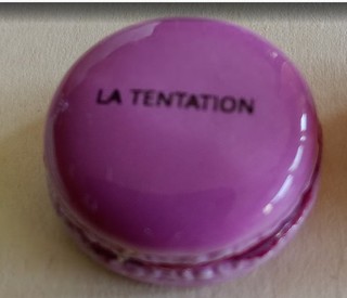 feve perso MACARON LA TENTATION ( 97) 1 50 euro