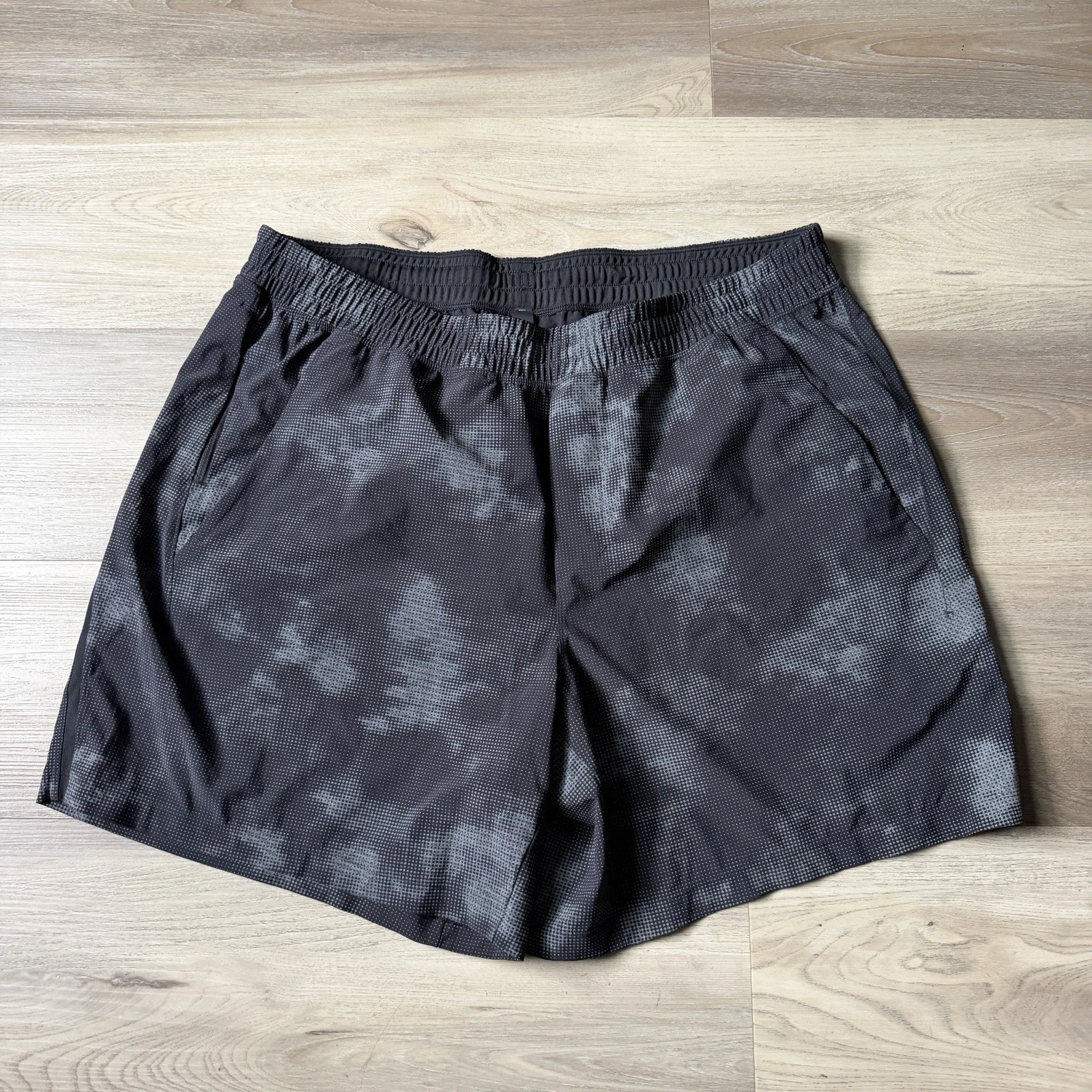 Lululemon Pace Breaker Short 7” Inseam Lined Men's Size XXL Black Gray Flawless