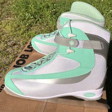 DBX Ice Skates Women's 9 Teal And White