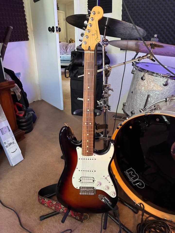 Fender Player Stratocaster HSS Pau Ferro Fingerboard Electric Guitar Regular 3-C