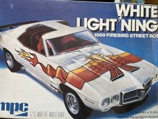 Mpc 0781 1969 Pontiac Firebird White Lightning Model Car Kit 125 Mcm