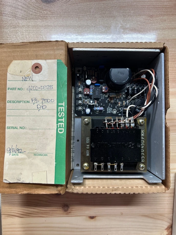 FUENTE DE ALIMENTACIÓN POWERONE CP323-A, 5V/2A, 12V/4A con EMBALAJE ORIGINAL, NOS. Foto 4 de 4