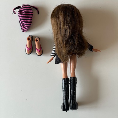 Bratz Treasurers Pirate Yasmin Doll Only Outfit MGA Entertainment - Picture 4 of 4