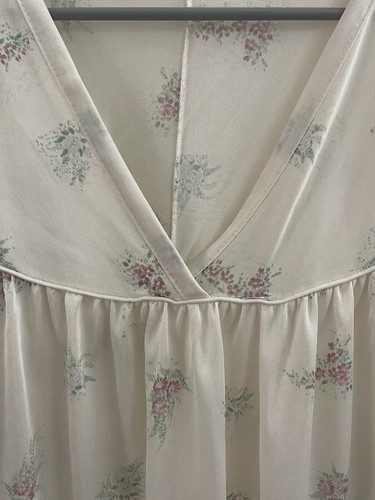 VTG Ivory Floral V-neck Neckline Nylon Sleeveless Nightgown Sz Large Silkie - Picture 4 of 8