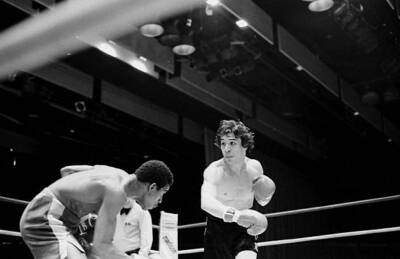 Ray Mancini Throws A Punch V Norman Goins 1 Old Boxing Photo