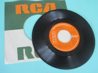 DAVID BOWIE - FAME / RIGHT 7'' VINYL SINGLE RECORD 1975 RCA 2679