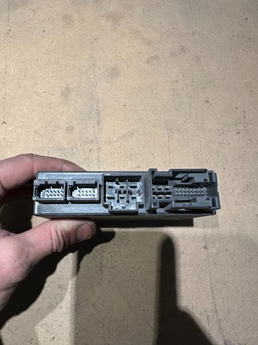 2015 - 2020 MERCEDES C63 AMG S DIFFERENTIAL CONTROL MODULE A2059009721 - Picture 2 of 4