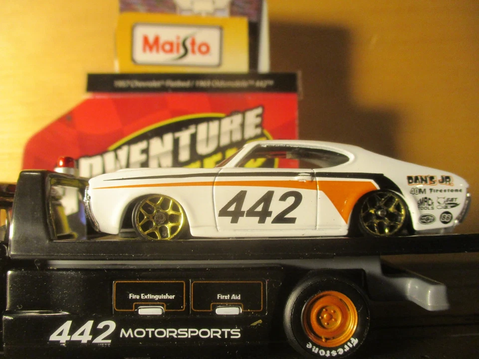 Carroceria de metal HO 1:64 carroceria de metal personalizada 2 carros de caça-níqueis Maisto Flatbed OlDS 442 - Imagem 2 de 4