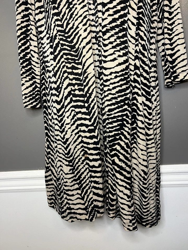 Chico's Travelers Jacket Womens 1 Medium Black White Zebra Button Front USA - Image 3 of 4