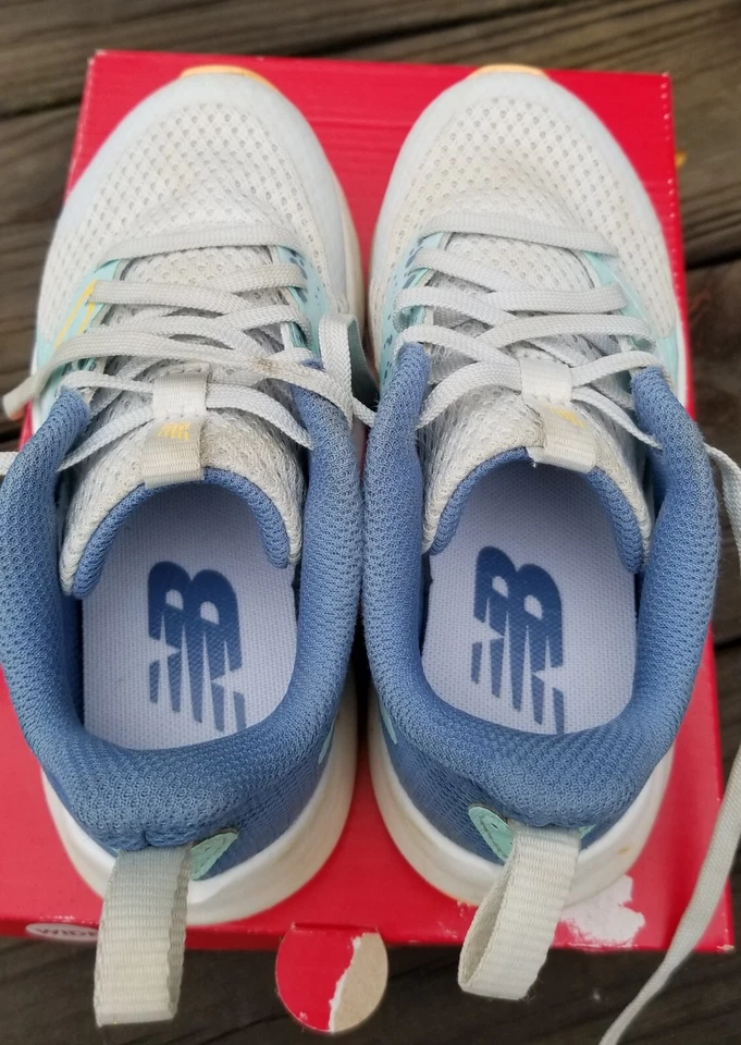 Niños Rave Run V2 Con cordones 11.5 Ancho Niño Pequeño Azul Hielo/Brillante Cian/Llamarada Solar Foto 4 de 4