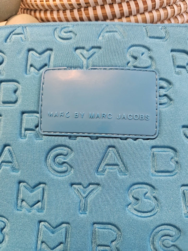 Marc by Marc Jacobs Verde Claro Acolchado Neopreno Cremallera Superior Laptop Ipad Estuche Foto 2 de 4
