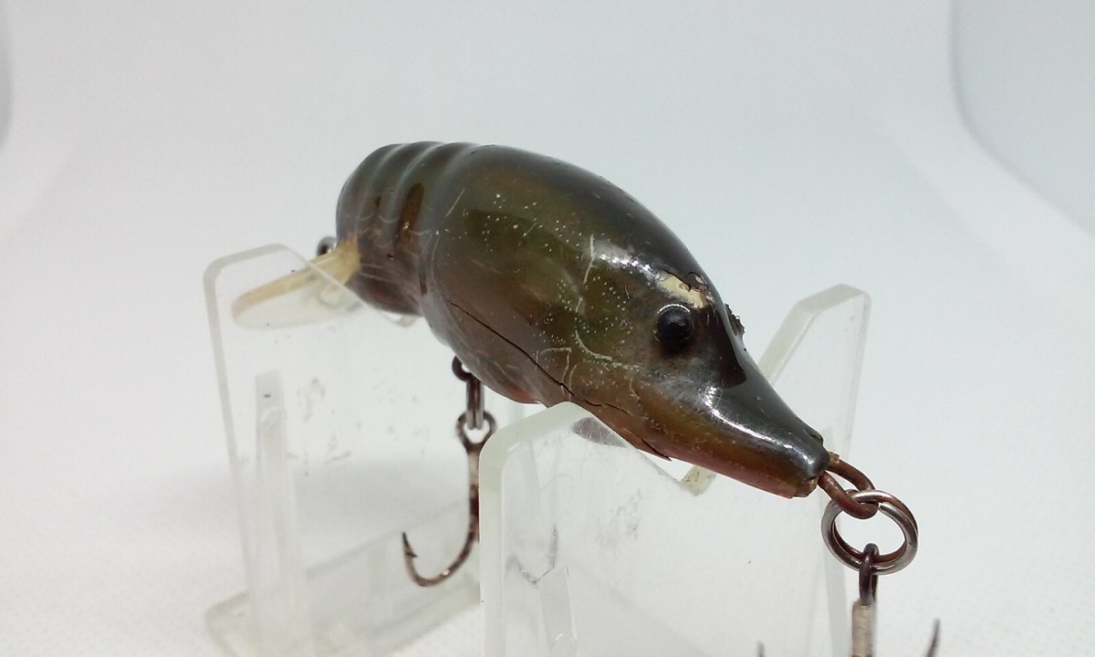 fish lure air pockets in craw pinchers Clutch  FIVE Bass Tackle The floating claws make the arms stand up in a defensive posture while an undulating action is triggered with even the slightest twitch of the rod tip AMAZING Custom Craw Paint Jobs