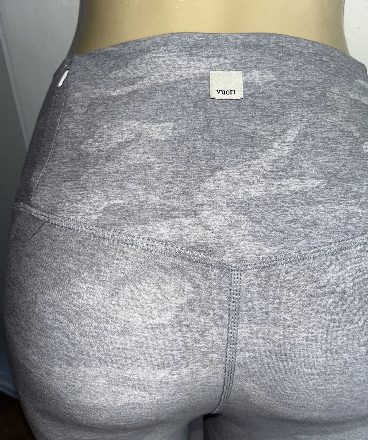 vuori high waisted clean elevation pale heather camo leggings