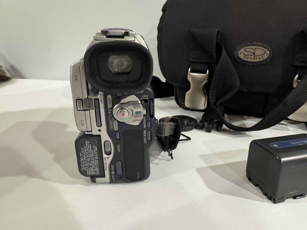 SONY VideoHi8Handycam CCD-TRV126 ① Sony Handycam CCD-TR6 Black Autofocus Video8 8x Optical Zoom