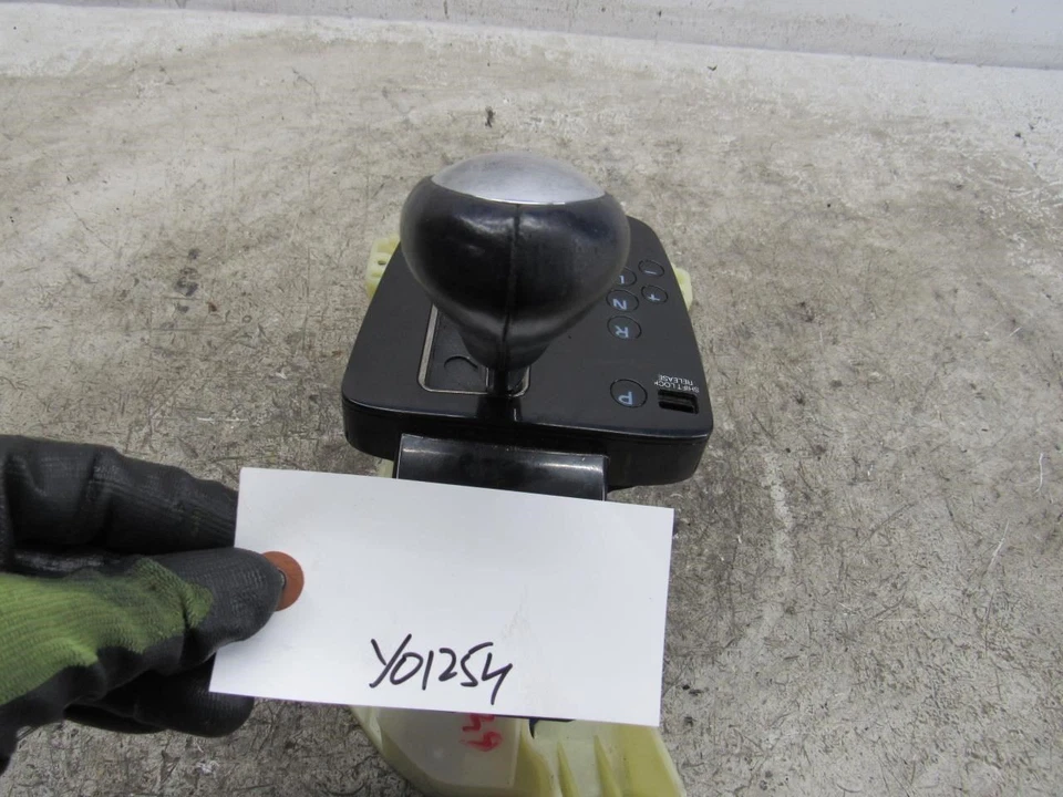 2012 Hyundai Genesis coupe automatic transmission gear shifter shift selector — 第 3/4 张图片