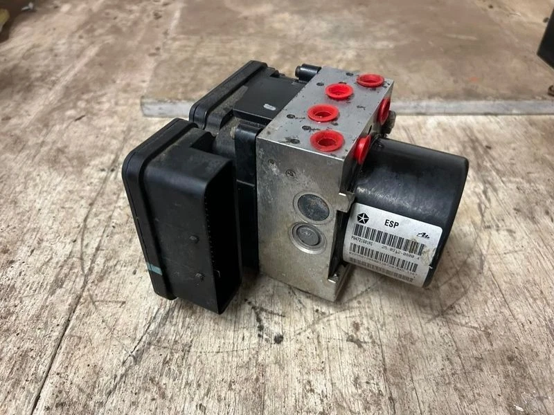 Chrysler Town & Country 2008 conjunto de bomba de freno ABS antibloqueo OEM Foto 4 de 4