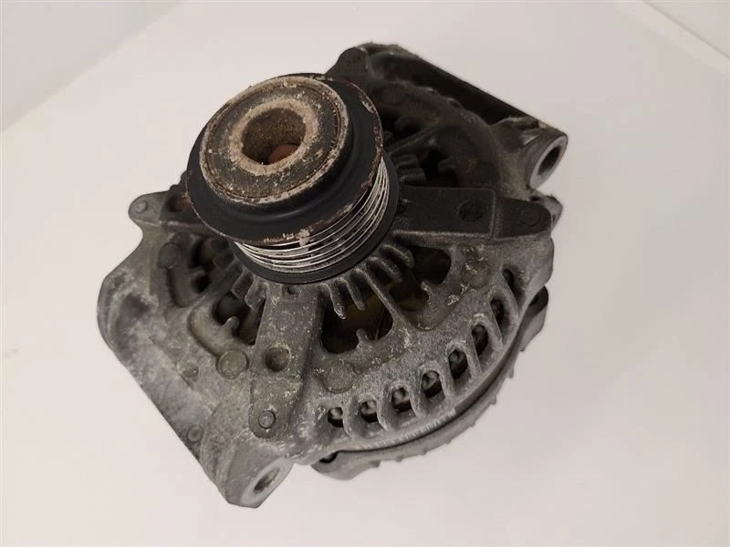 Alternador Dodge Charger 2016-2022 220 amperios con enfriador de aceite de motor 56029719AA  Foto 2 de 4