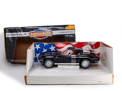 ERTL American Muscle 1963 Corvette Stingray 1/18'' Scale Die Cast  BLACK    #C18