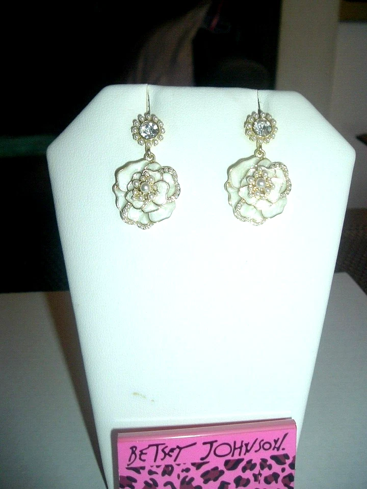 Pendientes Perforados Betsey Johnson Centro Flor Perla Borde Oro Marfil-NUEVOS CON ETIQUETAS Foto 2 de 4