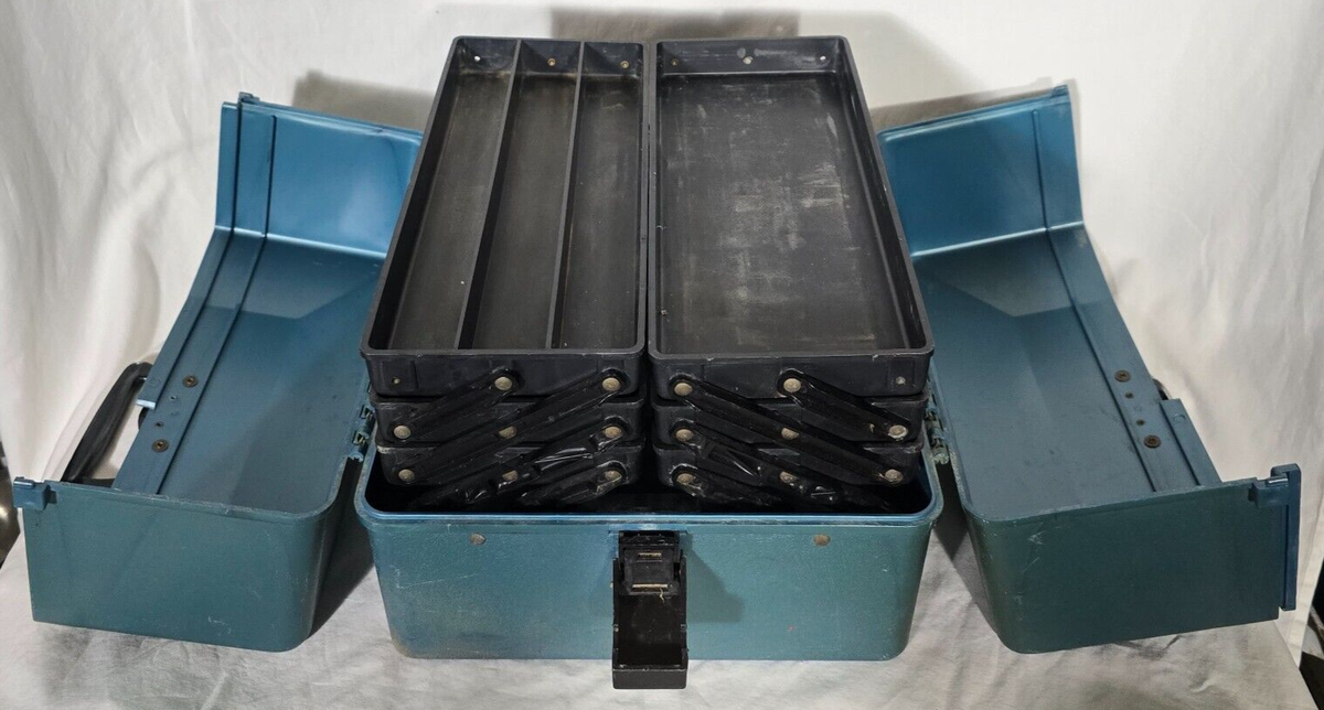 Vintage Large Plastic Tackle Box 16" x 12" x 10" | eBay Vintage Large Plastic Tackle Box 16" x 12" x 10" | eBay