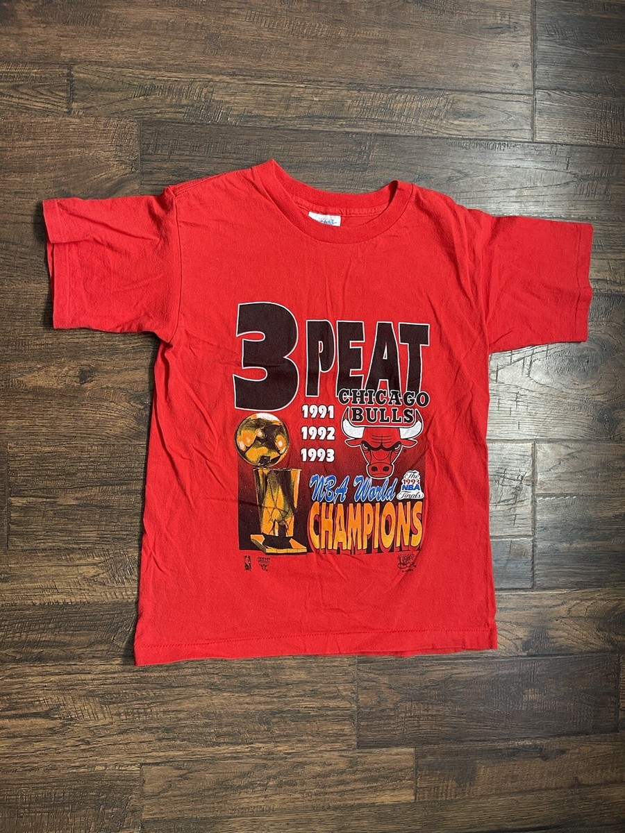 ウェア NBA 3PEAT CHAMPS T-SHIRTS CHICAGO BULLS Vintage Chicago Bulls NBA 3 Peat Champs Logo 7 Sz M Shirt