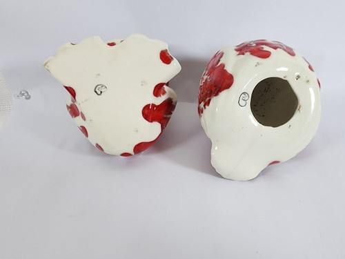 Vintage Red & White Ceramic Frog Sponge Holder & Chicken Dispenser for Kitchen - Picture 7 of 11