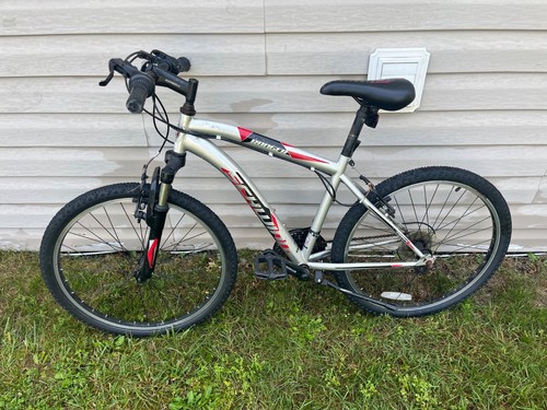 Schwinn Sidewinder 26” Mountain Bike | Front Suspension | 21-Speed | Silver/Red