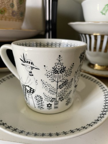 Vintage ARABIA Finland EMILIA Cup And Saucer Raija Uosikkinen Tea 4oz Coffee - Picture 4 of 12