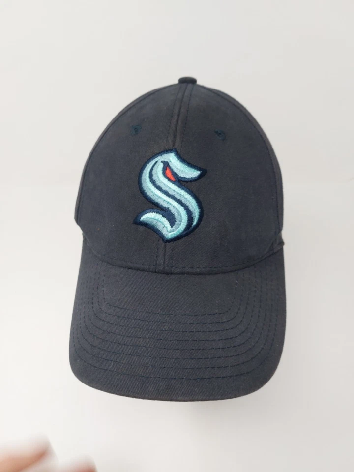 Gorra ajustable Seattle Kraken NHL favorita de los fanáticos con correa trasera Foto 2 de 4