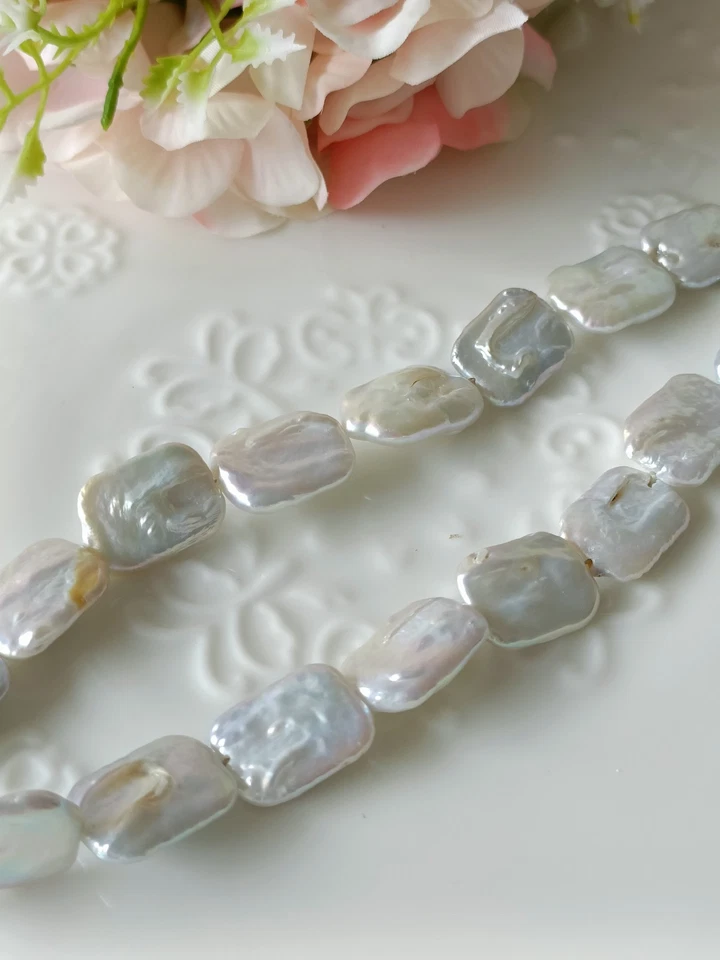 Einzigartiges Armband aus weißen Quadraten Barock-Perlen  mit Verlängerung  - Bild 4 von 4