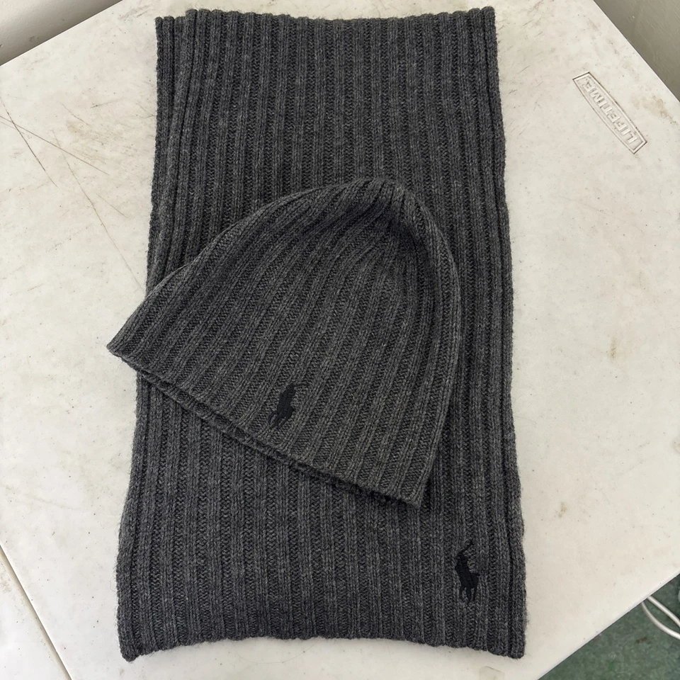 Conjunto de bufanda y gorro acanalado de mezcla de lana Polo Ralph Lauren gris negro pony Foto 2 de 4