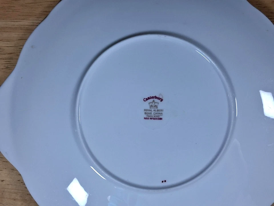 Royal Albert Bone China "Canterbury" pattern Dinner Plate with 6 side plates - Image 3 of 4