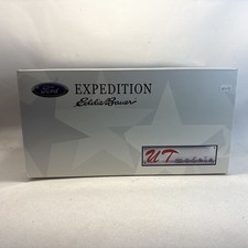 1:18 UT MODELS 22710 Ford Expedition Eddie Bauer Series Black