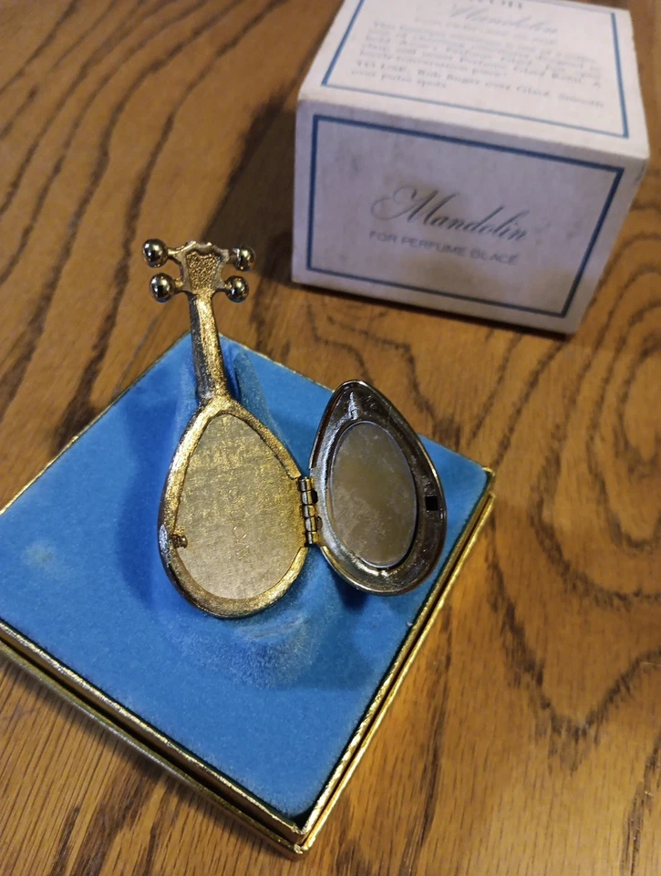 Vintage Avon Bandolim Perfume Sólido na Caixa Original - Não Usado Nova Caixa Aberta - Imagem 4 de 4