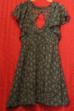Women's Guess V-Neck Flutter Sleeve Open Back Dress Black Floral Size 9 NWOT